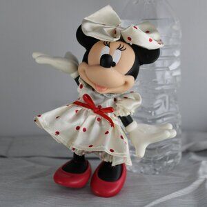 Disney Mattel Dressing Pretty Minnie Mouse Vinyl Doll